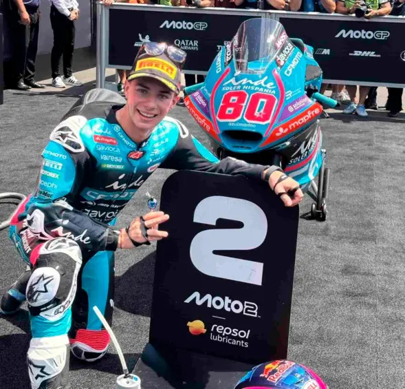 El piloto colombiano David Alonso logró su primer podio en el Mundial de Moto2, lo hizo en el Gran Premio de Chequia. Es quinto en la clasificación de pilotos. FOTO TOMADA X@AsparTeam
