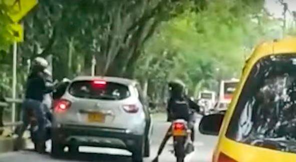 Uno de los casos ocurrió en el sector de Guayabal sobre la carrera 65. FOTO: Cortesía Denuncias Antioquia.