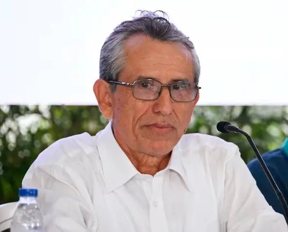 José Vicente Lesmes (“Wálter Mendoza”), jefe de la delegación de paz de la Coordinadora Nacional Ejército Bolivariano. FOTO: ARCHIVO.