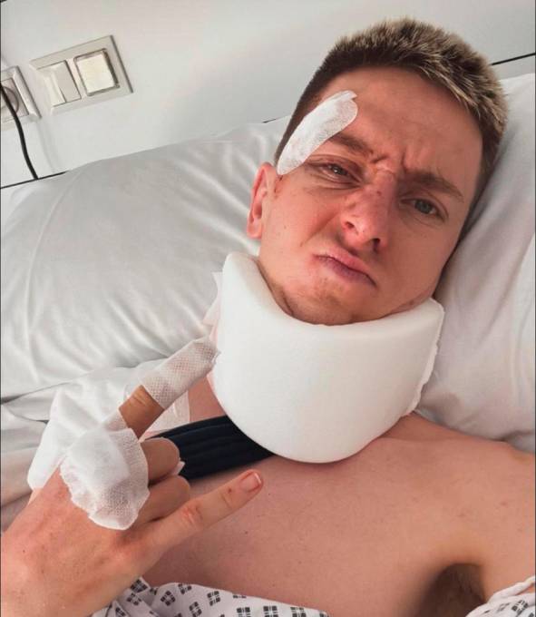 Tadej Pogacar envió un mensaje de tranquilidad desde el hospital luego de sufrir una conmoción cerebral y fracturas en la clavícula y la vértebra C7. FOTO: 