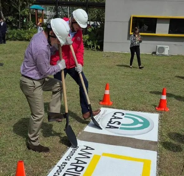 Roberto Moreno Mejía, presidente de Amarilo; y Carlos Andrés Ángel, gerente de Compañia de Construcciones C.A.S.A.