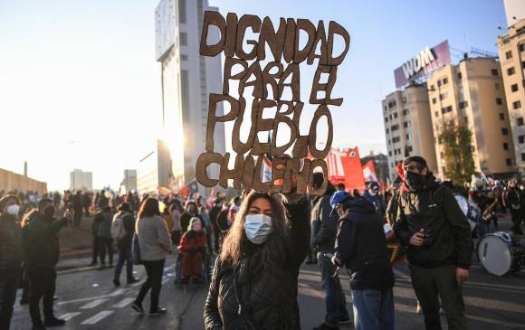 Desde ayer correrán nueve meses para que Chile tenga una nueva constitución. El plazo solo podrá extenderse tres meses más. FOTO AFP