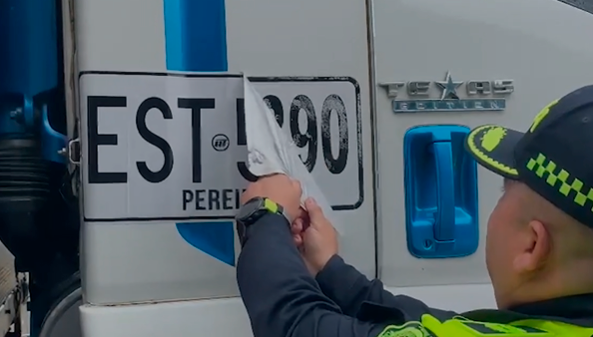 La placa del camión donde se llevaron la mercancía estaba alterada. FOTO Cortesía