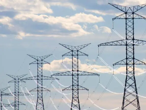 La iniciativa busca mejorar la generación eléctrica ante los apagones en el país. FOTO: Getty.