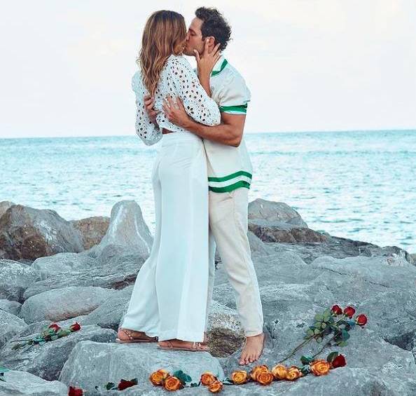 Tras dar el sí, Daniela y Gabriel sellaron su compromiso con un beso. FOTO: TOMADA DE INSTAGRAM @Gabrielcoronel