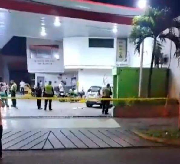 El explosivo afectó un cajero automático y un vehículo que estaba parqueado en la estación de gasolina. FOTO: Captura de video