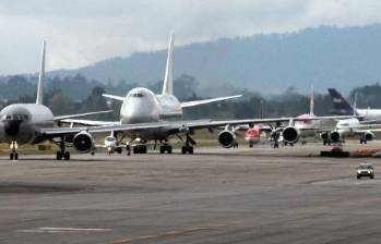 14 de Dic 2012 Bogotá Los recurrentes retrasos en la salida y llegada de vuelos en el aeropuerto El Dorado de Bogotá están lejos de tener una solución rápida y sencilla y menos en esta epoca del año donde hay mas personas para viajar. ( Fotos Colprensa-Raúl Palacios)