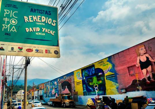Las fachadas del barrio Colombia han servido de lienzo a varias ediciones del Festival Pictopía, que reúne a grandes exponentes del grafiti local y foráneo. Fotos: Camilo Suárez.