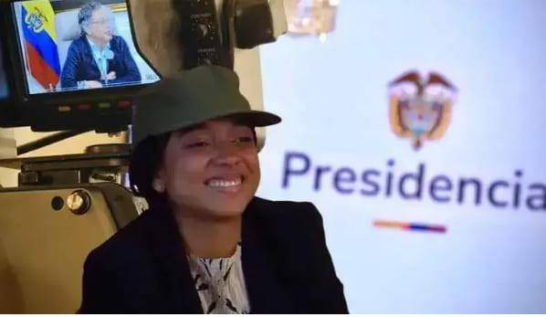 Juliana Guerrero, secretaria ejecutiva del ministro del Interior, Armando Benedetti, estaría involucrada en el delito de peculado de Uso tras el mal manejo que le dio a un avión y un helicóptero de la Policía Nacional. Imagen, captura de pantalla. 