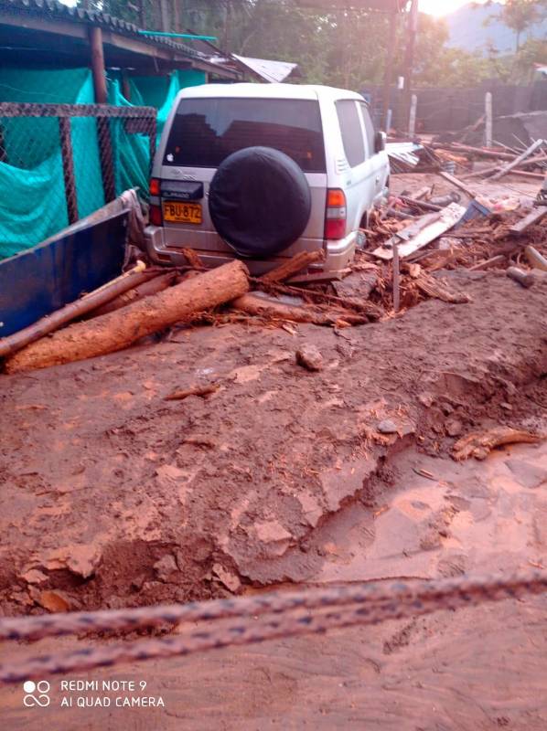Un fuerte aguacero que se desató sobre las 6:00 de la tarde de este viernes y que se extendió por casi cuatro horas sobre el municipio de Briceño, e provocó una gran emergencia en el sector urbano. Foto Cortesía Briceño Estéreo