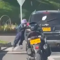 Video | Una mujer fue arrastrada varios metros por un conductor en Rionegro, Antioquia