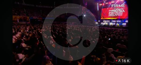 Abelardo de la Espriella sorprendió al llenar el Movistar Arena durante <i>mitin</i> en Bogotá