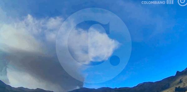 Volcán Puracé mantiene alerta Naranja tras siete emisiones de ceniza