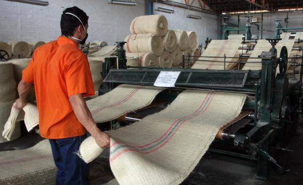 Trabajadores de La Compañia de Empaques. Foto: Hernán Vanegas Ochoa.