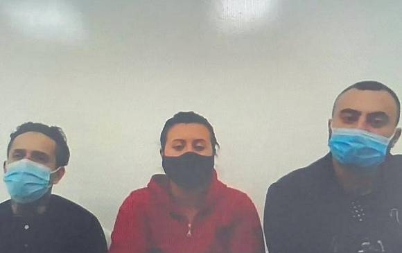 En la foto están Uriel Orozco, alias Overol; Daniela Pérez, conocida como Polla; y Simón Molina, a quien llaman Sailor Moon. FOTO: Cortesía