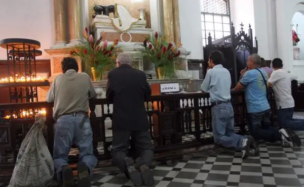 Evite multas en Semana Santa: la señal de tránsito que debe conocer