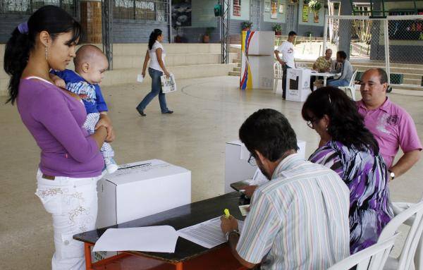 Colombia se prepara para una nueva jornada electoral en la que millones de ciudadanos elegirán Congreso y participarán en consultas presidenciales, en medio de llamados a fortalecer las garantías democráticas. FOTO: Manuel Saldarriaga, Alexander Betancur.