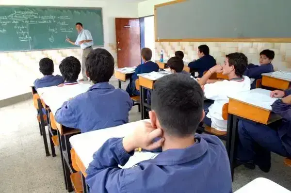 Los casi 250.000 maestros beneficiados podrán contar con un ingreso adicional en junio. FOTO: El Colombiano.