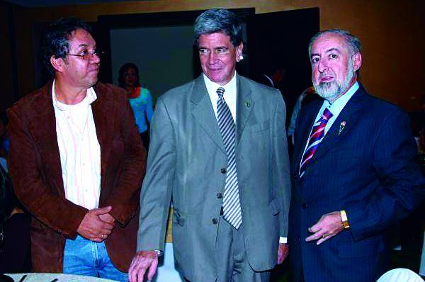 Uno de los grandes amigos de Nuñez Lapeira fue Manuel Ramiro Velasquez (a la derecha), quien murió en febrero de 2015 por enfermedad respiratoria. Hicieron parte del progresismo conservador. FOTO ARCHIVO EL COLOMBIANO. 