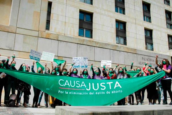 Integrantes del movimiento Causa Justa en manifestaciones frente al Palacio de Justicia. FOTO CORTESÍA