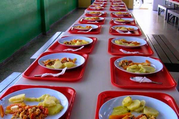 Actualmente, el Programa de Alimentación Escolar beneficia a 5.851.769 niños de colegios en el país. FOTO COLPRENSA