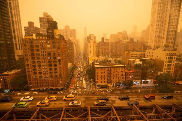 Estas alertas abarcan la mayor parte del noreste de Estados Unidos, desde Chicago hasta Atlanta, donde la calidad del aire “se ve afectada principalmente por los incendios canadienses, aunque otras emisiones contaminantes locales y la meteorología también pueden desempeñar un papel”. FOTO: GETTY