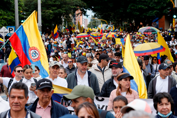 Las marchas tienen como destino la Plaza de Bolívar, centro del poder político y judicial de Colombia donde se reunirán los diferentes grupos de ciudadanos. FOTO: EFE