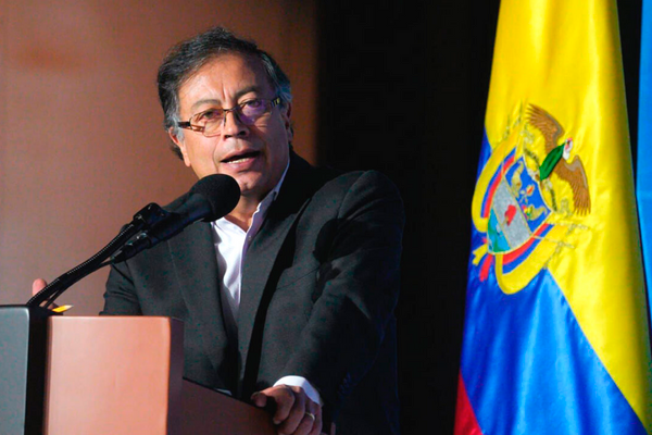 El jefe de Estado aseguró que es una “lástima que la Corte Constitucional restrinja la prohibición solo a funcionarios elegidos”. FOTO: PRESIDENCIA