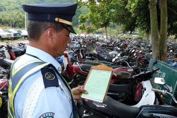 Expertos recomiendan revisar periódicamente el SIMIT y actualizar los datos en el RUNT para evitar problemas con notificaciones y comparendos. FOTO: Colprensa.