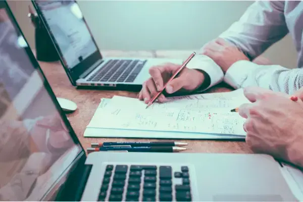El contrato por obra o labor permite contratar personal para tareas específicas con una duración definida. FOTO: GETTY