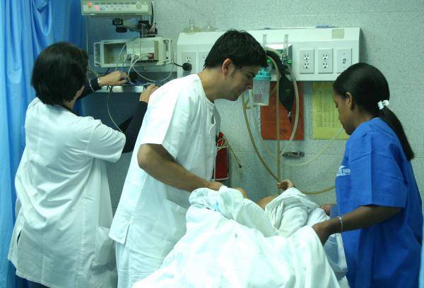 Servicios de urgencias para adultos están colapsados en el Hospital Pablo Tobón Uribe debido a la alta demanda de pacientes. FOTO: Donaldo Zuluaga Velilla.