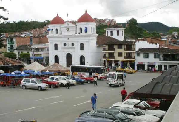 En la carta se afirma que a los contratistas se les estaría condicionando la renovación de sus contratos para que apoyen a un candidato. FOTO: EL COLOMBIANO