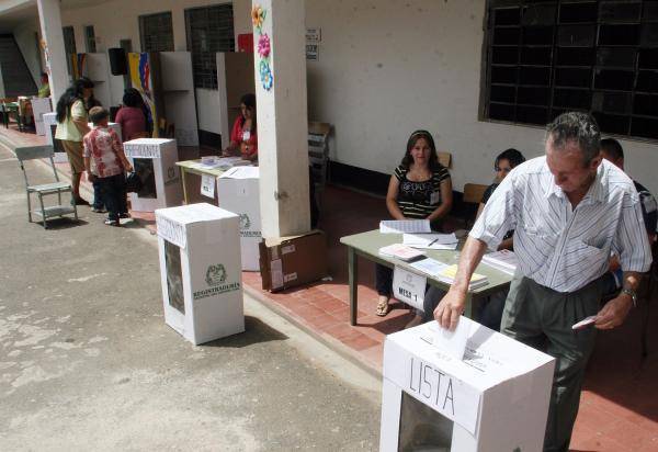 el límite busca que solo colectividades pequeñas o medianas se agrupen para alcanzar representación. FOTO: Sáenz Vargas, Robinson / Alexander Betancur.