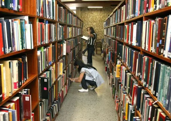 Aumento del salario mínimo encarece maestrías en universidades públicas: ¿qué pasará con el acceso a la educación?