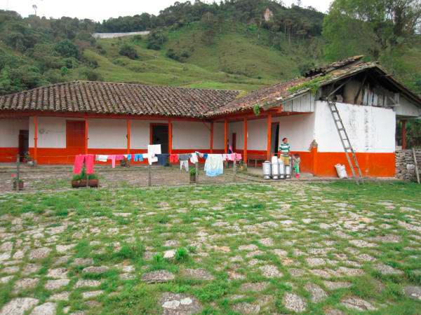 Hasta 2010 la finca El Caunce, donde se crió el poeta y donde tuvo su segundo arrebato, estaba conservada y se mantenía en pie. FOTO: CORTESÍA