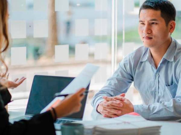 Aunque la tasa de empleo alcanza niveles históricos, la organización proyecta una desaceleración a partir de 2025. FOTO: iStock