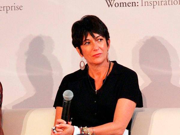 Ghislaine Maxwell la novia de Jeffrey Epstein hallada culpable de tráfico sexual. -El caso ha generado múltiples protestas por las víctimas.FOTO getty