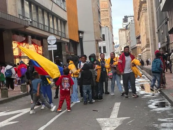 Los menores durante la protesta. FOTO: ALCALDÍA DE BOGOTÁ.