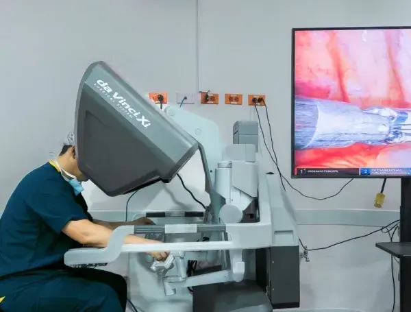 Colombia realizó su primer trasplante de riñón asistido por robot con tecnología Da Vinci