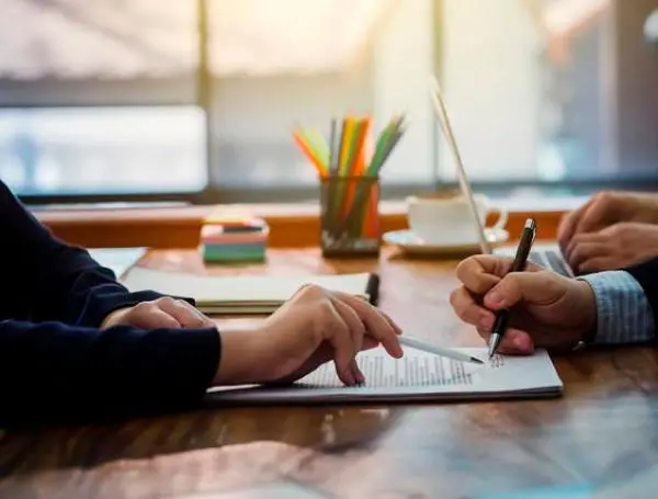 Las convocatorias de práctica 2026-1 ofrecen oportunidades para estudiantes de diferentes programas que buscan experiencia laboral en empresas líderes en Colombia. FOTO: GETTY
