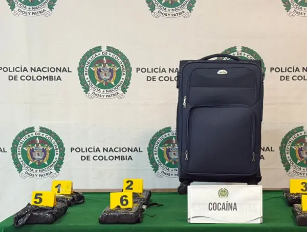 Incautación de droga en el Aeropuerto El Dorado de Bogotá. Foto: Policía Metropolitana de Bogotá