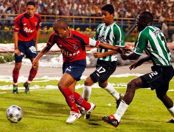 Hace 21 años se jugó la primera final entre DIM y Atlético Nacional con triunfo para los rojos. Foto: Tomada de redes @larestreponeta