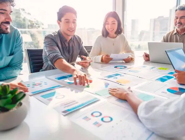 Sectores como las ingenierias y negocios internacionales se posicionan como los de mejor remuneración en el país. FOTO: GETTY