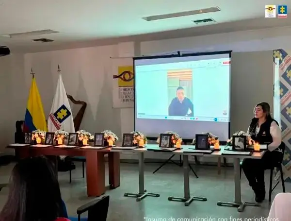 El acto simbólico ocurrió en el auditorio de Medicina Legal en Villavicencio (Meta). FOTO CORTESÍA 
