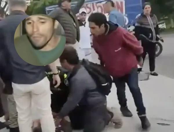 Cuando al joven sicario de 15 años lo capturan después de perseguirlo por varias cuadras y está herido de bala en una pierna, hay un hombre que lo golpea insistentemente en su cabeza. Foto: captura de video y City TV