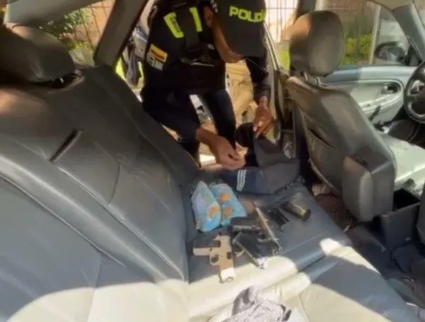 <span class="mln_uppercase_mln">Los</span><b><span class="mln_uppercase_mln"> señalados responsables del atentado a dos activistas venezolanos en Bogotá quedaron registrados en las cámaras de seguridad de la zona mientras se movilizaban en un carro. FOTO: Policía</span></b>
