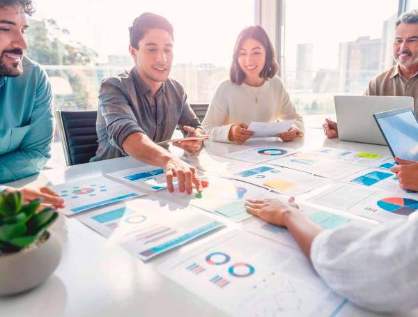 Sectores como las ingenierias y negocios internacionales se posicionan como los de mejor remuneración en el país. FOTO: GETTY
