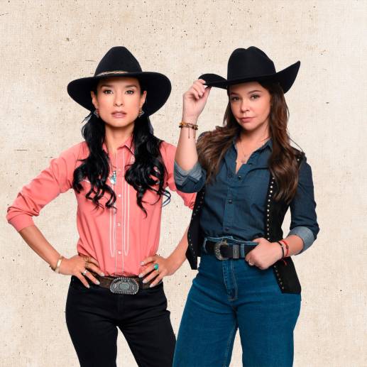 Paola Rey y Natasha Klauss, dos de las protagonistas de <i>Pasión de Gavilanes</i>, producción de la que Caracol estrena esta semana la segunda temporada. FOTO Cortesía Caracol TV: