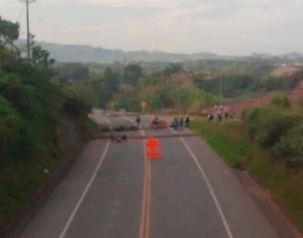 Indígenas Bloquean Vía Panamericana Entre Cali Y Popayán 7273