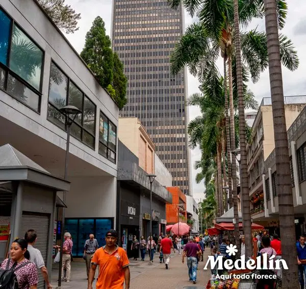 Calle Junín. Uno de los peajes peatonales más emblemáticos el Centro.